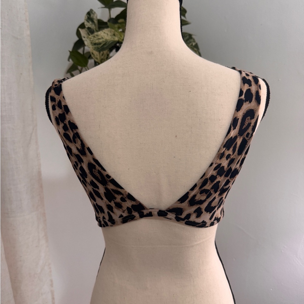 Victoria Secret Wireless Bra - Picture 2 of 4